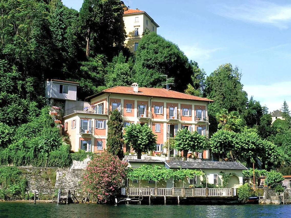 villas of lago d'orta italy<br />
